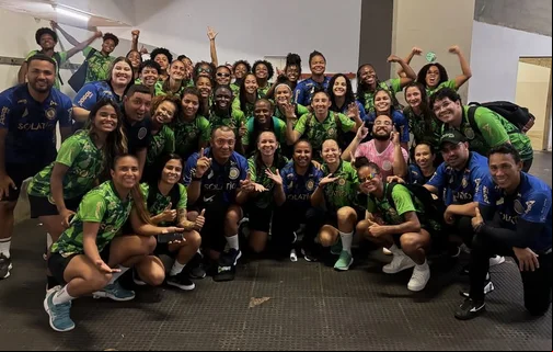 Time do Atlético Piauiense comemorando classificação para a 3ª fase da Copa do Brasil