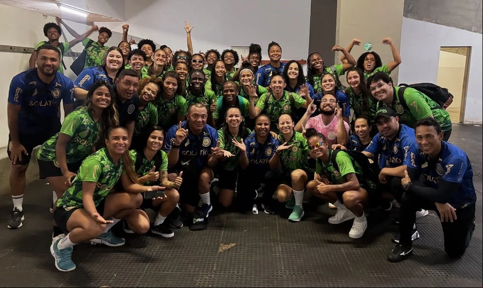 Time do Atlético Piauiense comemorando classificação para a 3ª fase da Copa do Brasil